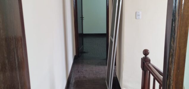 corredor dos dois quarto e banheiro parte cima